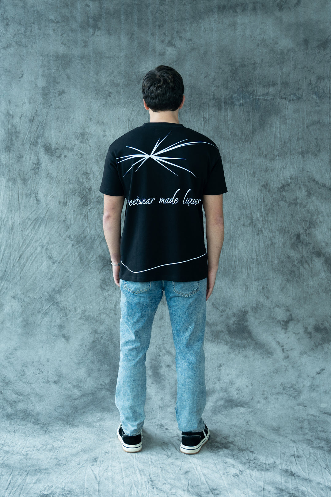 Essential T-Shirt Deep black