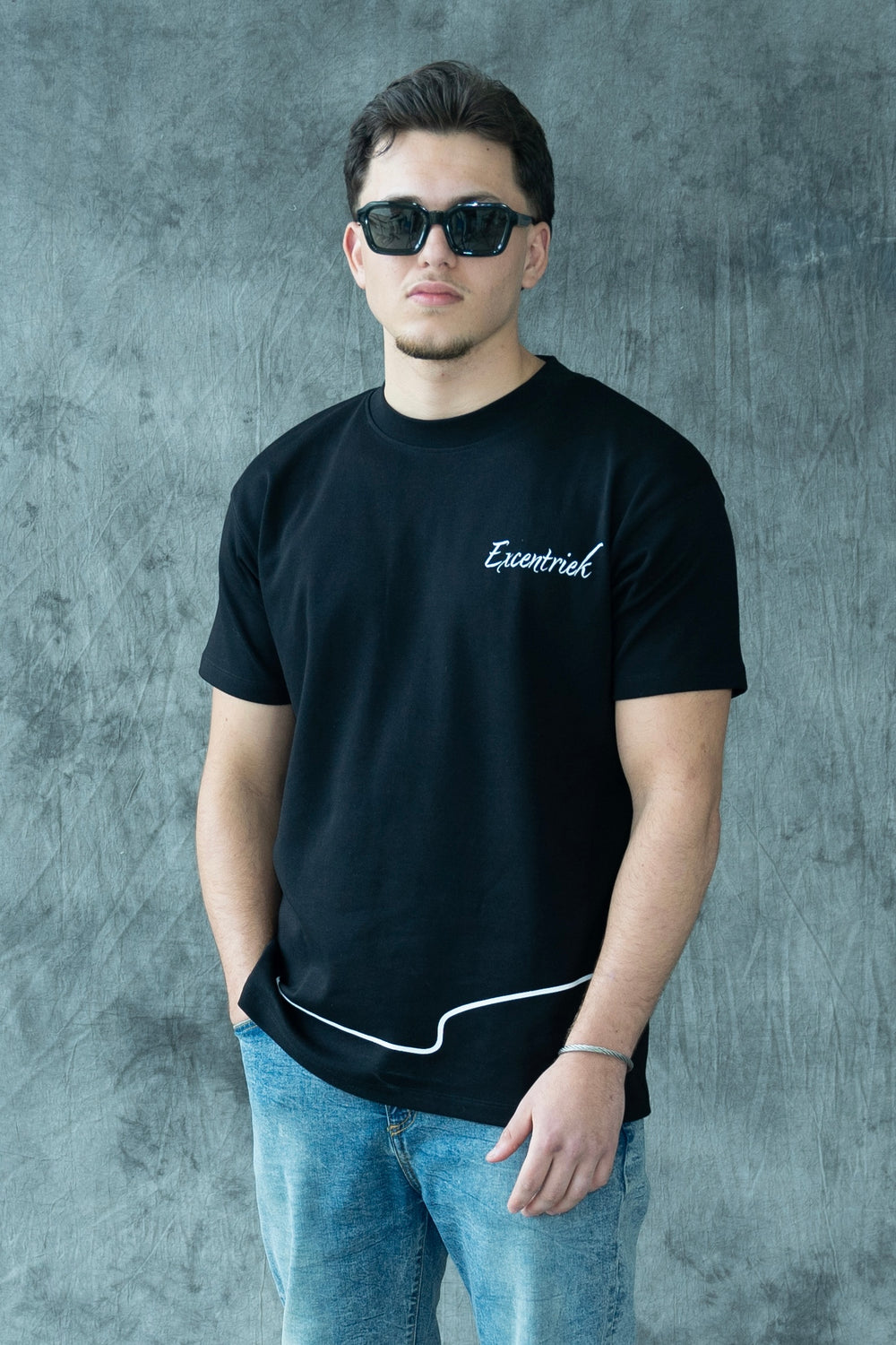 Essential T-Shirt Deep black
