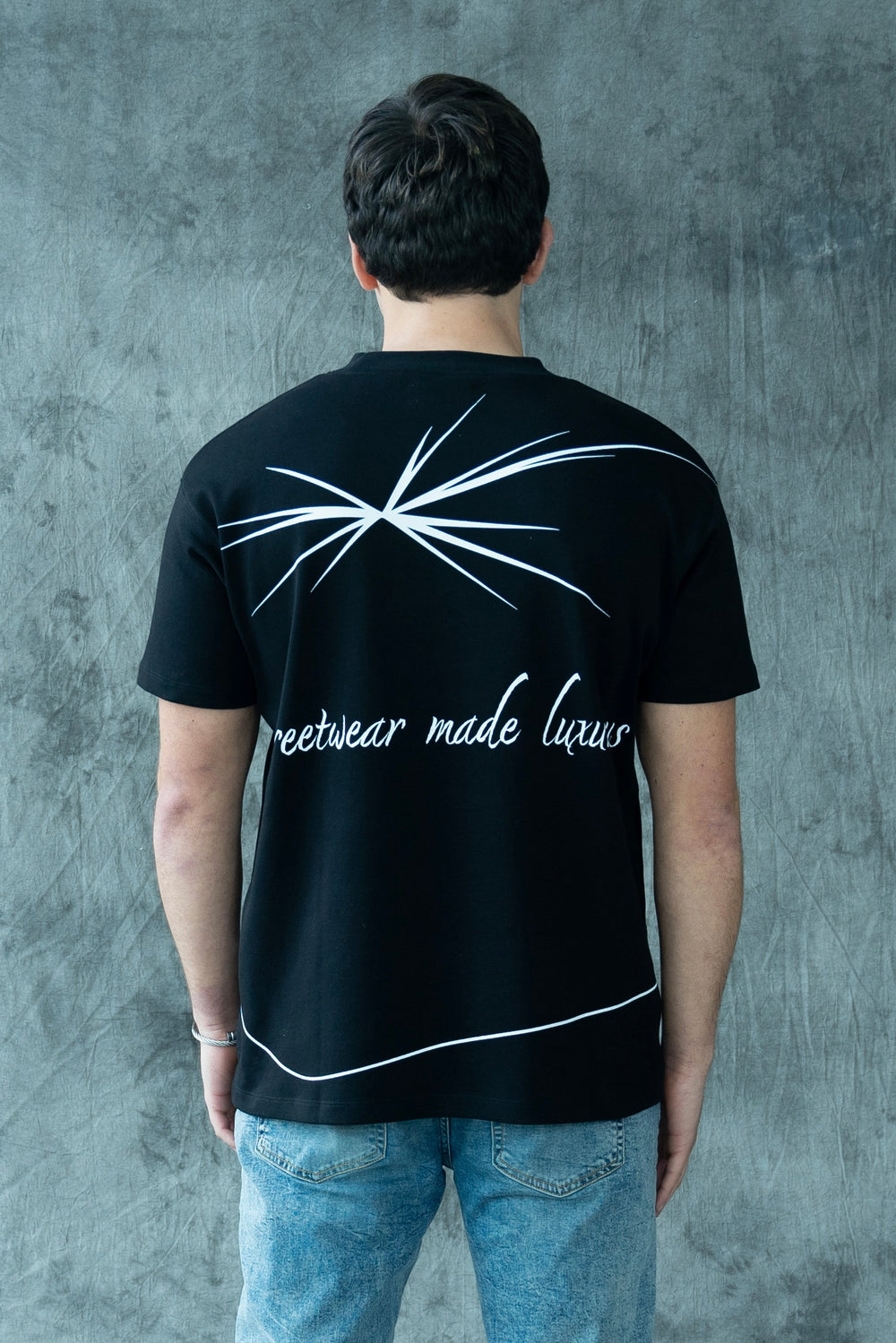 Essential T-Shirt Deep black